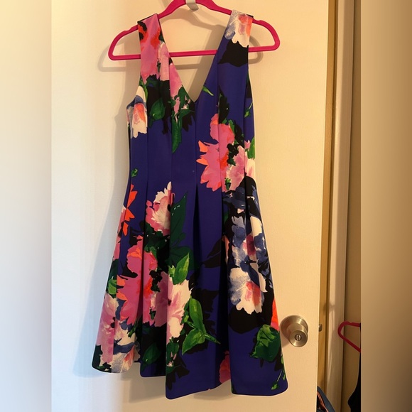 Vince Camuto Floral Print Fit and Flare Scuba Dress Size 6 - Picture 5 of 6